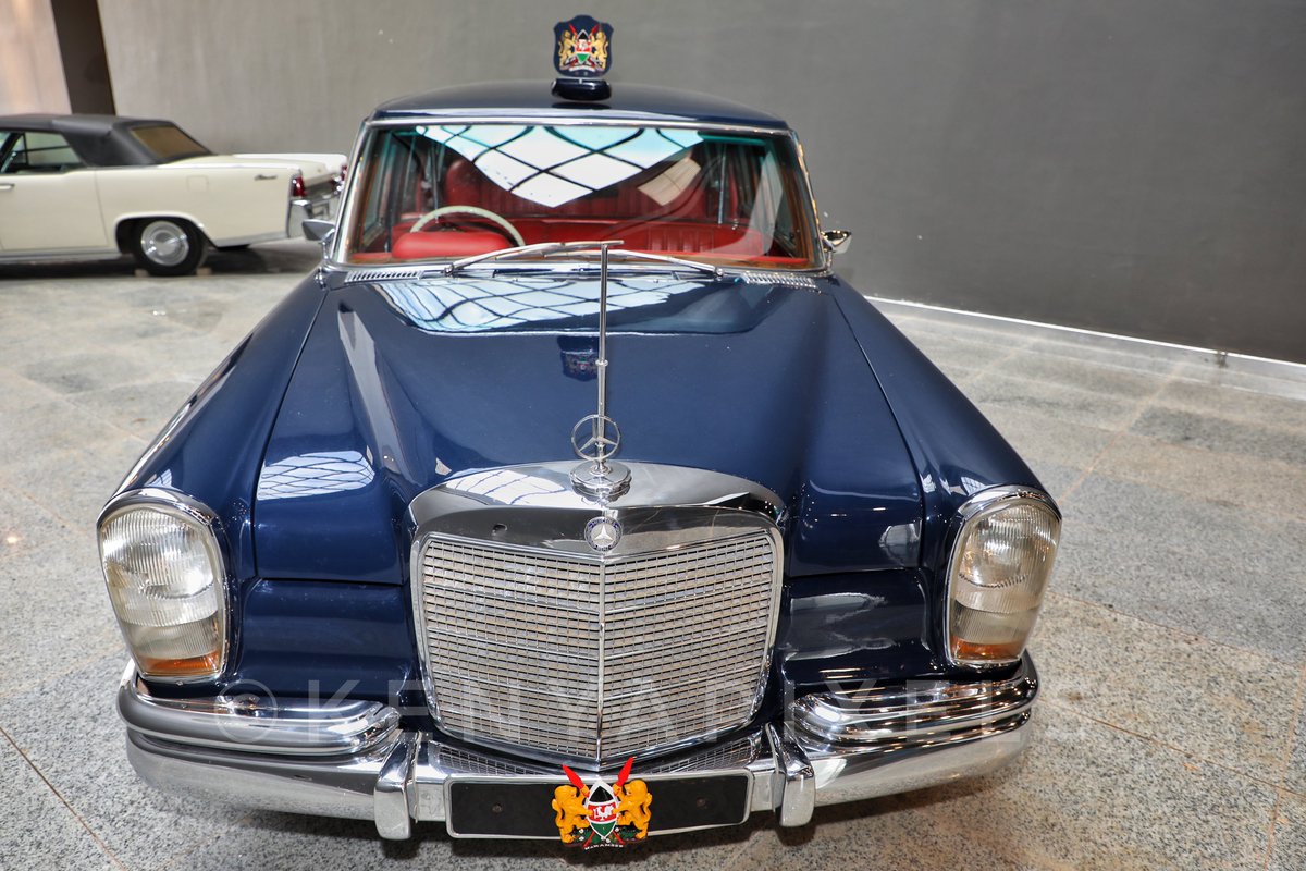 SirKevinKE's tweet photo. Some shoot I did of the First President Mzee Jomo Kenyatta cars. A Mercedes 300 SE Saloon which was his main limousine and the Lincoln Continental Convertible which was used during the country’s first Madaraka day celebration. The cars are displayed at the Mashujaa Museum. https://t.co/ktNqlOVMHI