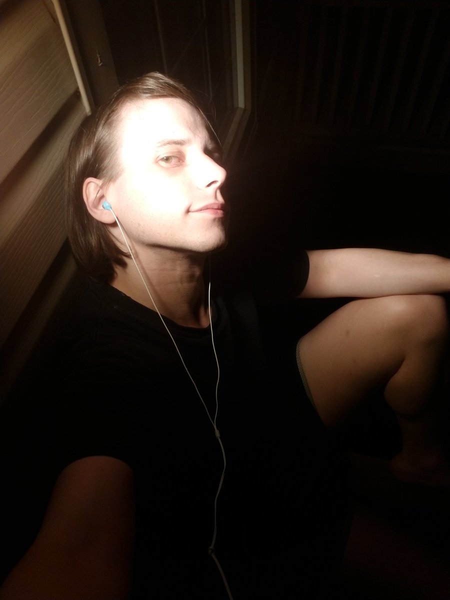 PupWilliam5337's tweet photo. Feeling like a cute skinny Spiderman sitting on a high balcony. #Idol #vibes #cute #confidence #tryingtosmile https://t.co/Xd4xoPaVrz