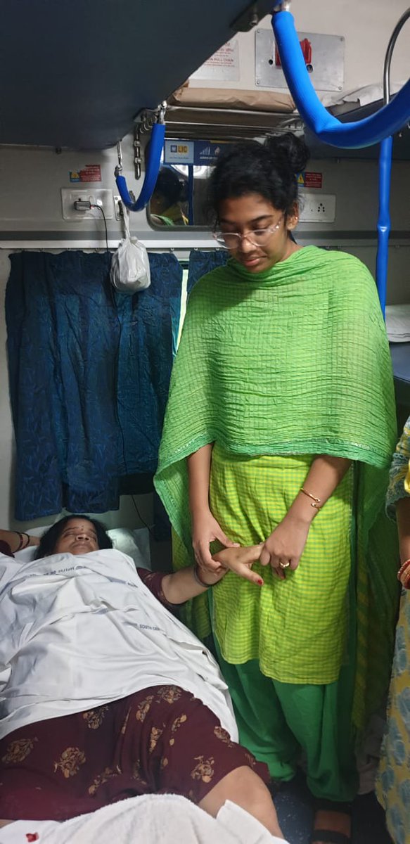 Indian Doctor🇮🇳 (@indian__doctor) on Twitter photo Meet Dr SWATI
Student of GITAM (deemed to be) university's medical college, An Intern
conducted a delivery on a moving #train and delivered a healthy baby girl.
The grateful parents named the baby after her.
Kudos to Swati,🙌
#medtwitter #NEETUG
<a href="/RailMinIndia/">Ministry of Railways</a> <a href="/RailwaySeva/">RailwaySeva</a> Meet Dr SWATI
Student of GITAM (deemed to be) university's medical college, An Intern
conducted a delivery on a moving #train and delivered a healthy baby girl.
The grateful parents named the baby after her.
Kudos to Swati,🙌
#medtwitter #NEETUG
<a href="/RailMinIndia/">Ministry of Railways</a> <a href="/RailwaySeva/">RailwaySeva</a>