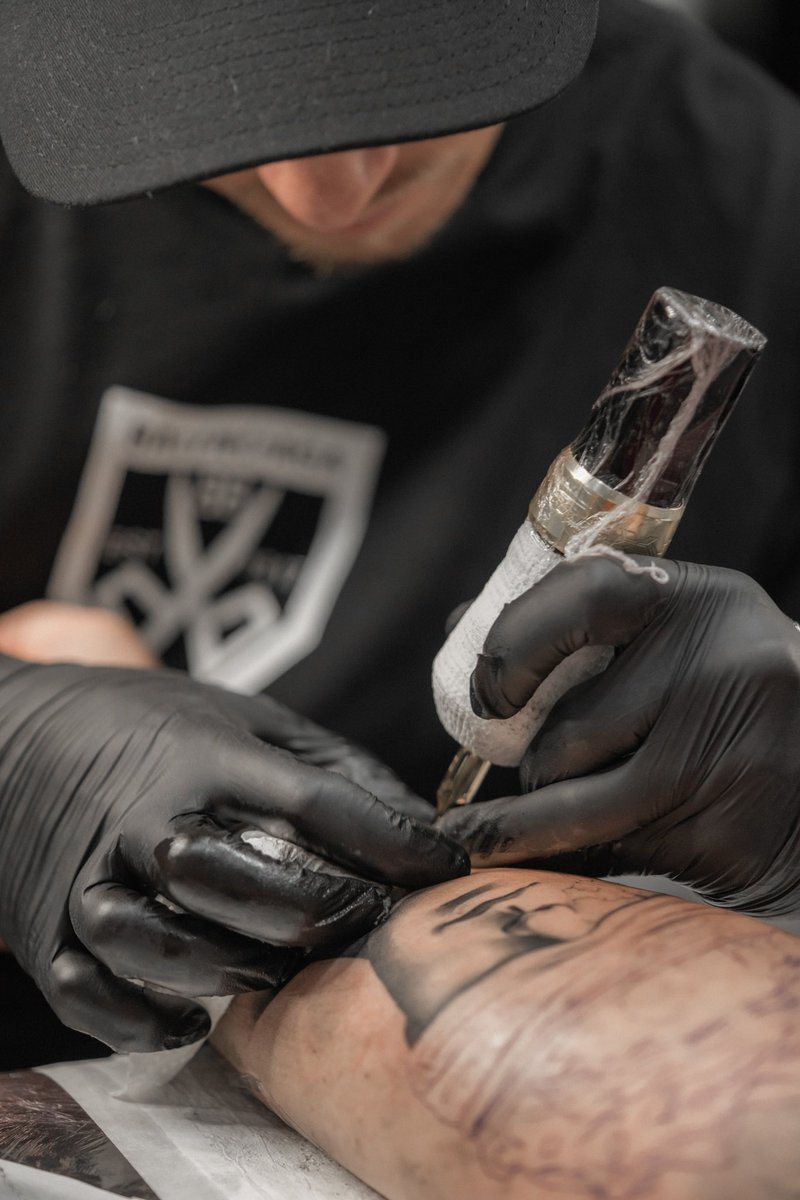 Seventattoo7's tweet photo. Tattoo day.
Using @fkirons machines #fkirons #fluxmax #tattoo #seventattoo https://t.co/NpbtowHYZ9