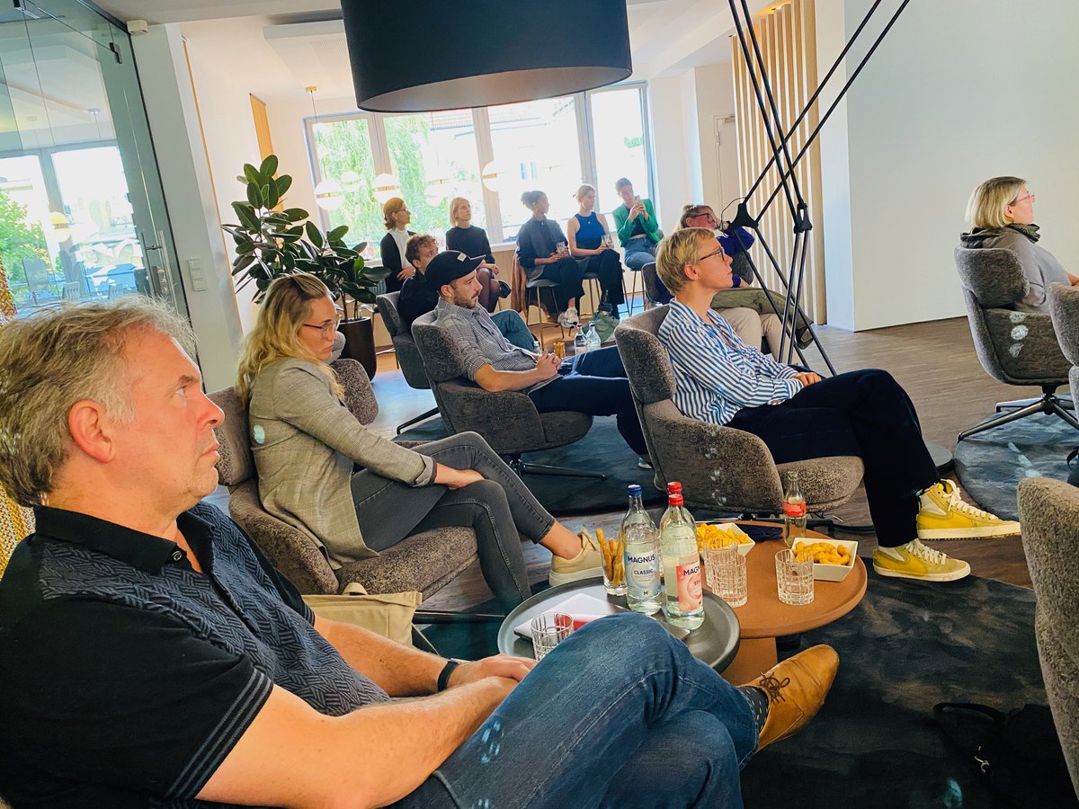 GWAnews's tweet photo. Was kann und muss #PR in Zukunft leisten? Darüber sprachen wir beim gestrigen GWA Netzwerk #Eigenkommunikation. Martin Frommhold gab Einblicke in die #Unternehmenskommunikation bei OTTO und  Mirko Kaminski Anstöße zur Zukunft der PR. 
>> https://t.co/Ek3PybPtCc << https://t.co/omU1pAq9Jx