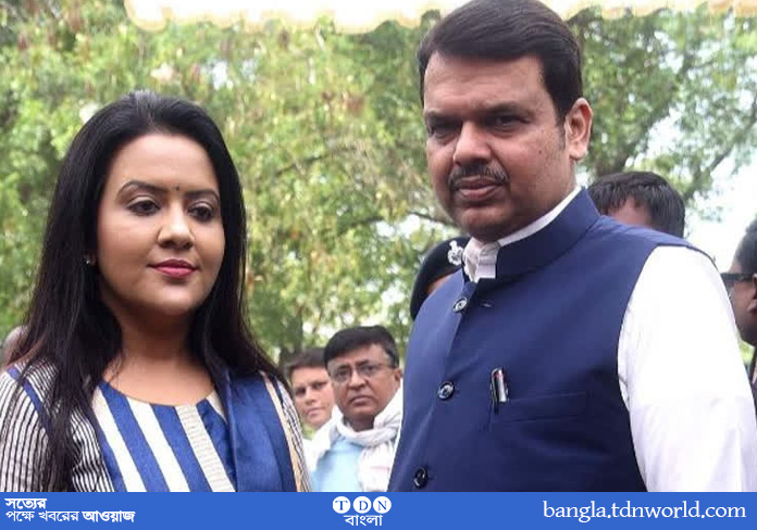 tdnbangla's tweet photo. দেবেন্দ্র ফড়নবিসের স্ত্রীর বিরুদ্ধে আপত্তিকর মন্তব্য করার জন্য গ্রেফতার এক মহিলা
#TDNBangla #TDNNews #Arrestec #offensivecomments #DevendraFadnavis #Woman
https://t.co/WUjL8QvD3t https://t.co/xGmzjwULLm