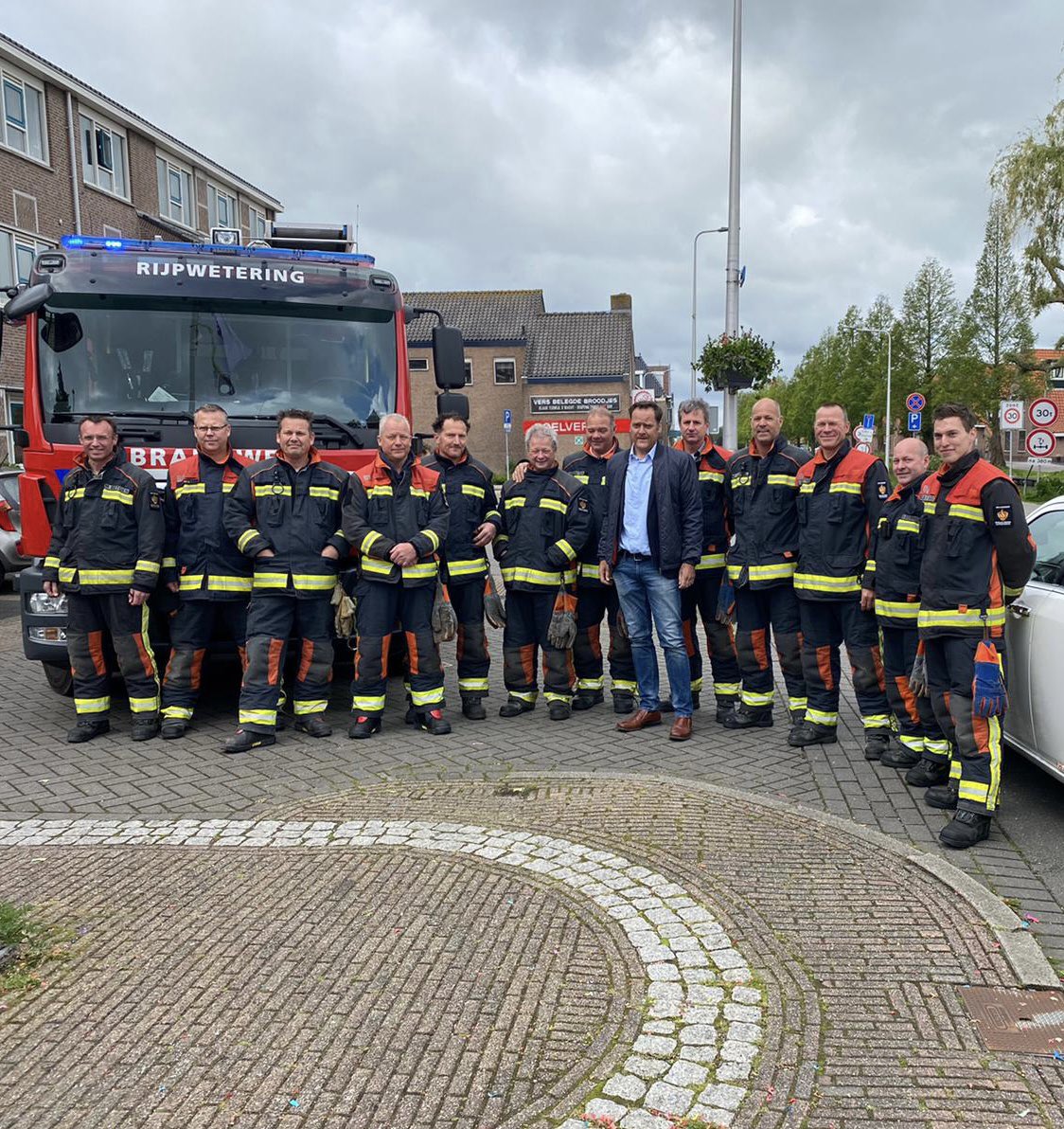Je was ons maatje
Je was onze grote beer
Je was onze techneut
Je was onze zeer geliefde collega
Je was een topper
Ja… je was, maar je blijft altijd één van ons.
Lieve krachtige Arie, wat gaan we je missen! Wij wensen Mirella, Dex en Sil enorm veel sterkte met dit grote verlies.
