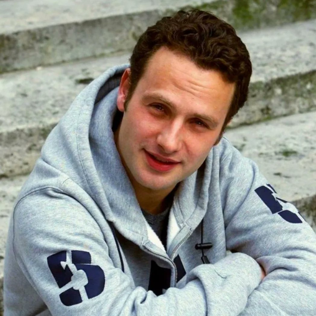 Rattwan_09's tweet photo. Happy Birthday Andrew Lincoln my favorite male actor wishes you a very happy holiday season with all your fans for a long time.💗🎂🥂
#AndrewLincoln #simoncasey #teschers #rickrimes #thewalkingdeadedit #TWDFamily https://t.co/MuZj914MVH