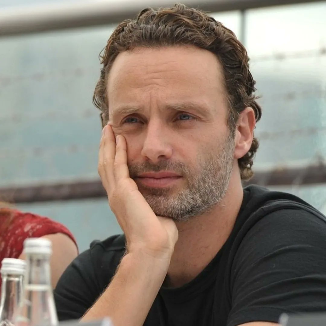 Rattwan_09's tweet photo. Happy Birthday Andrew Lincoln my favorite male actor wishes you a very happy holiday season with all your fans for a long time.💗🎂🥂
#AndrewLincoln #simoncasey #teschers #rickrimes #thewalkingdeadedit #TWDFamily https://t.co/MuZj914MVH