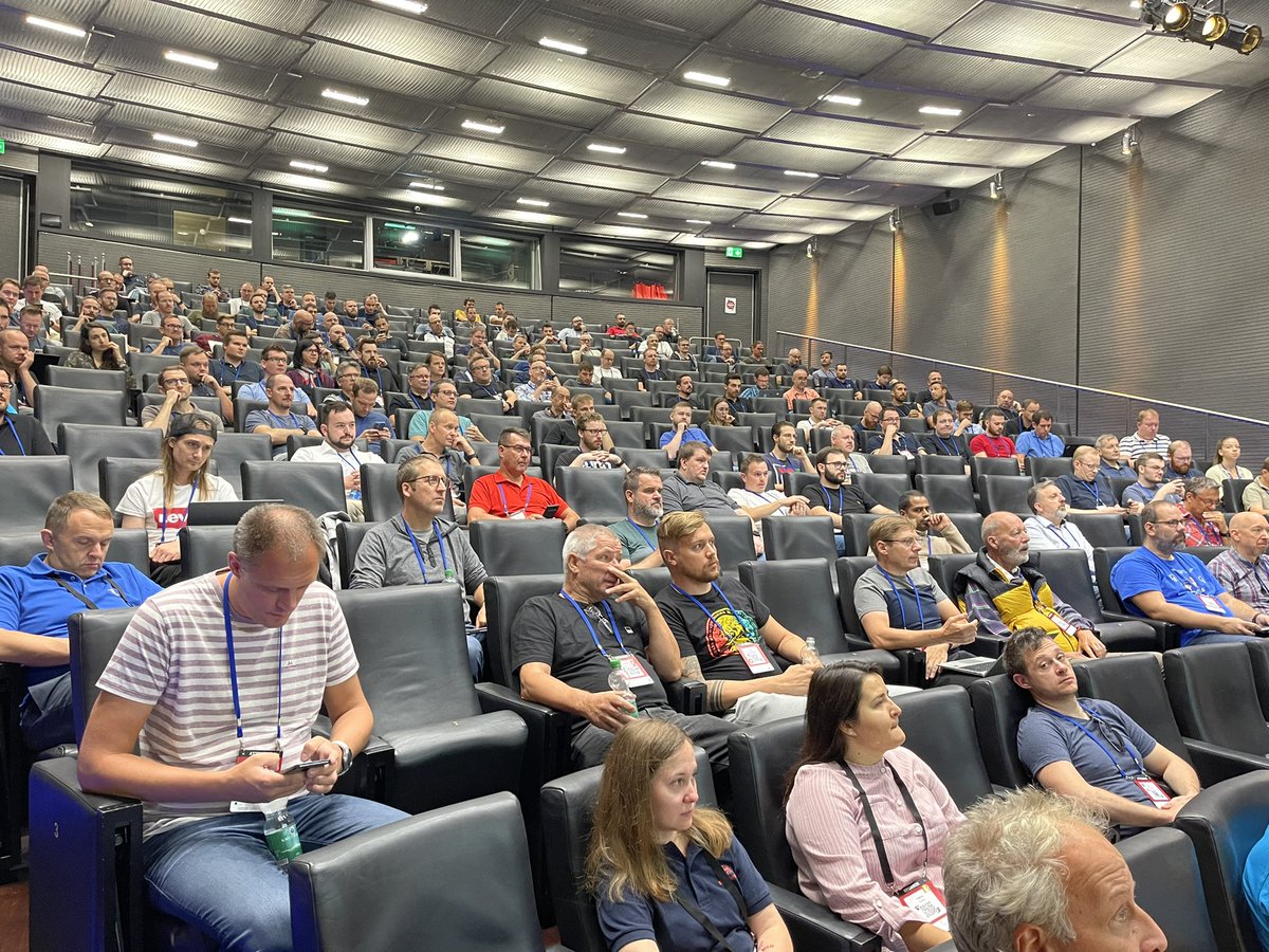 Another packed session at #WPNinjaS on day 3! Exciting to see such a high interest in the session of @Goosken and @Tim_DK about „getting started with #windowsAutopatch“