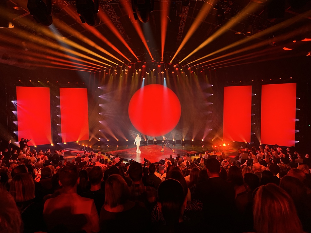SteveMolk's tweet photo. @MitchTambo delivers a spectacular cover of GREAT SOUTHERN LAND. #9Upfront https://t.co/gxbEpuxQbO