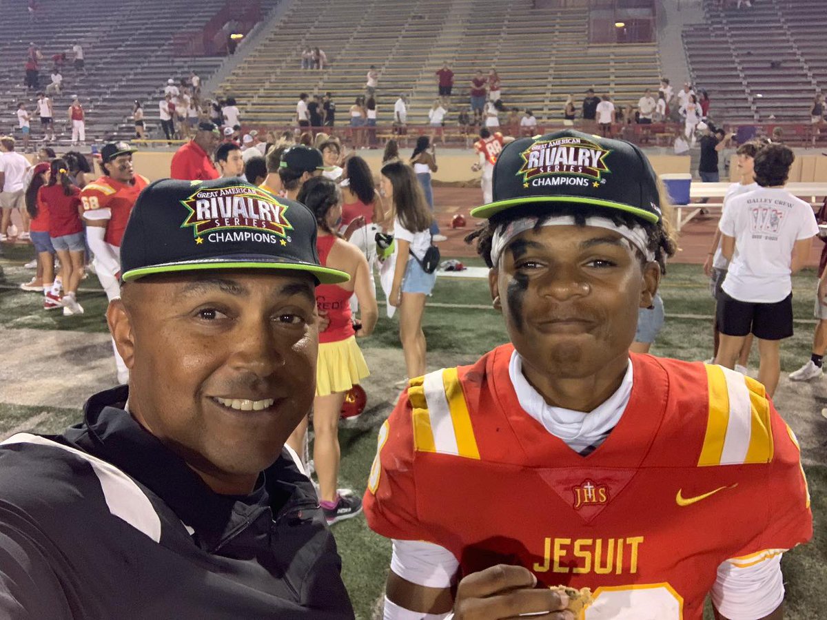 CoachLee_3's tweet photo. Coaching the Holy Bowl is fun but you miss out on all the cool post game pics.  So here is the only one @CJ_Lee10 and I took this year with one we took at #holybowl 2017. #CJLee @AmericanRivalry https://t.co/PV2ASelZ4b