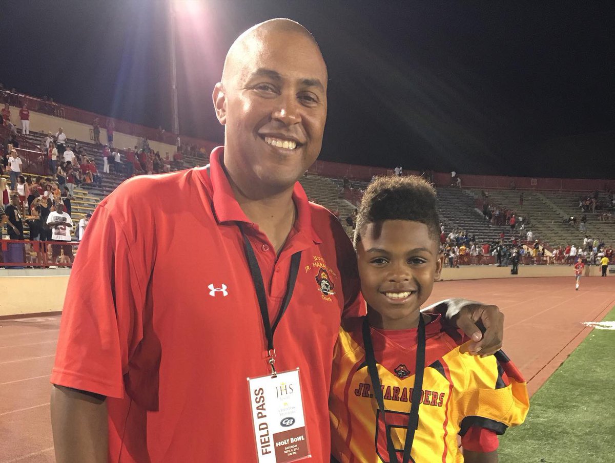 CoachLee_3's tweet photo. Coaching the Holy Bowl is fun but you miss out on all the cool post game pics.  So here is the only one @CJ_Lee10 and I took this year with one we took at #holybowl 2017. #CJLee @AmericanRivalry https://t.co/PV2ASelZ4b