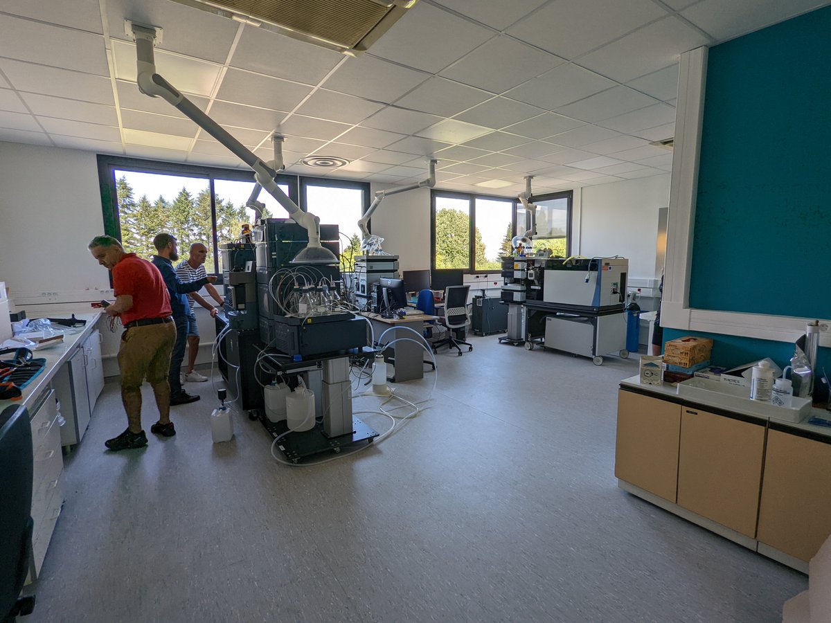 La plateforme déménage dans son nouveau laboratoire de spectrométrie de masse haute-résolution #HRMS, aux couleurs de ChemoSens. Plus de place, plus de lumière, plus de sécurité, pour un meilleur environnement de travail !