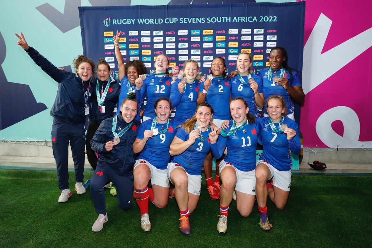 Fière d’avoir porté ce maillot avec cette équipe, retour avec une médaille de bronze 🥉

Merci à tous pour vos messages d’encouragement et votre soutien 💪🏼🇫🇷

#Southafrica #worldcup2022 #sevens #CapeTown
