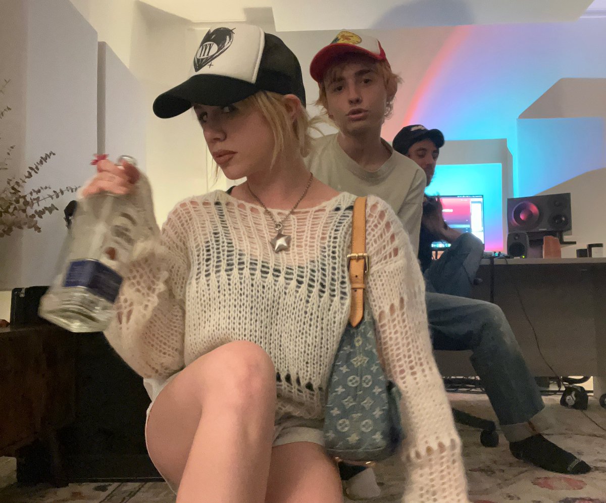 IM UNHAPPIER THAN I EVER I BEEN☁️<a href="/slayyyter/">$</a>