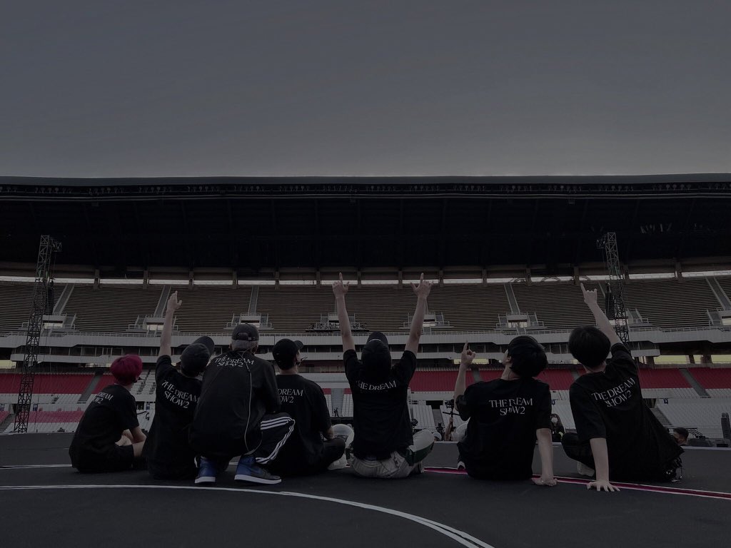 only one day until the big event, the second dream show, begins. can't wait to see you there, czennies.