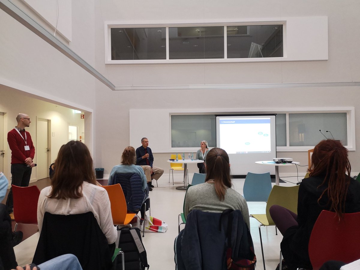 Important discussion about potentials and boundaries of environmental psychology for transformational change in societies. For me, the bottom line: we need lifestyle changes (enhancing environmental motivation), but faster action and systemic perspective as well. #dgpskongress