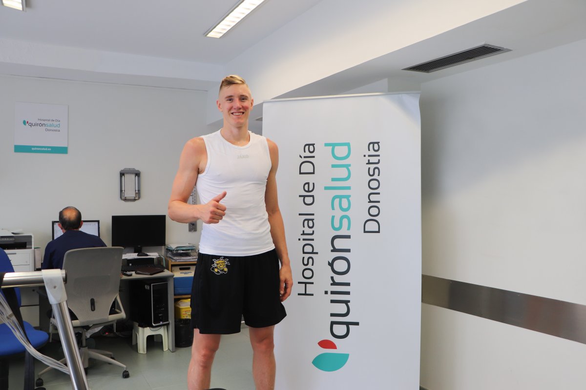 gipuzkoabasket's tweet image. El último integrante de la plantilla en llegar ya ha pasado el reconocimiento médico 👏

¡@RNurger ya está en Donostia!

Eskerrik asko @quironsalud Donostia/ @PolicliGipuzkoa una temporada más 💚

#GuukGipuzkoaBasket