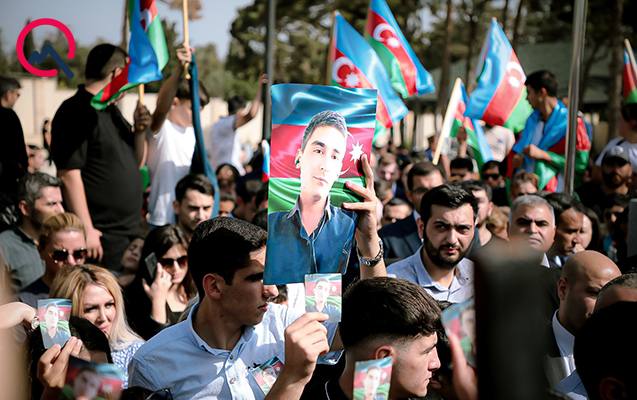 Operativ_MM's tweet photo. Xalq Səbuhini izdihamla son mənzilə yola saldı. Onun atası, anası, bacısı, qardaşı bizik. Allah bütün şəhidlərimizə rəhmət eləsin.

#AzərbaycanƏsgəri #Azərbaycan #Azerbaijan #Şəhid https://t.co/m201Yh5ANg