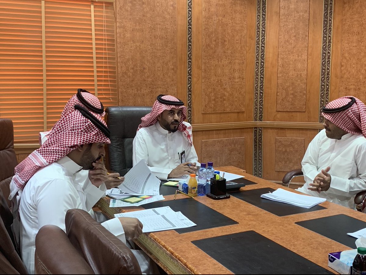 بتوجية من امين منطقة حائل زار فريق من الامانة
#بلدية_محافظة_سميراء لمناقشة سبل تعزيز وتنمية استثمارات البلدية بحضور الوكيل المساعد لتنمية الاستثمارات م.بندر النافل مدير إدارة تنمية الإيرادات أ/عمر المسطح مدير ادارة الدراسات الاستثمارية أ/صالح العسكر
#أمانة_منطقة_حائل