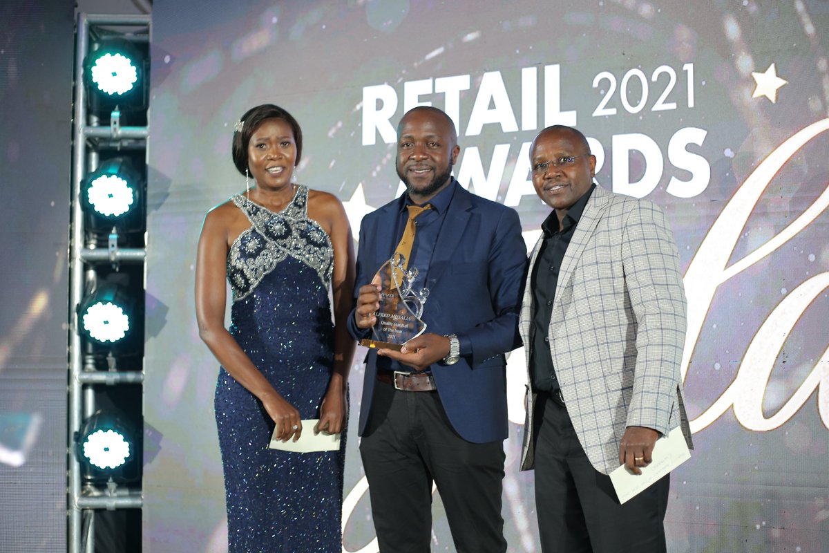 vivoenergykenya's tweet photo. @PaulBiego @AngelaMunyua @lynnwanjiruk @H3Thomas @mboyar4 @JoanneN1 @BernardNdong Well done to Alfred Musalia of Shell New Commercial service station for winning the Quality Marshall of the year 2021 award. Alfred has demonstrated exemplary leadership amongst his peers. He won a trip for 2 to Cape town. #PeopleMakeTheDifferenceReal https://t.co/Lz644VaYLK