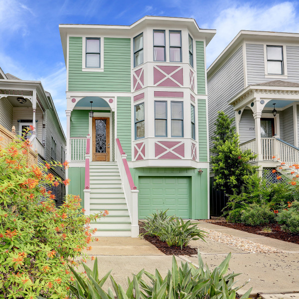 Beloved Houston weatherman's charming Galveston home lists for $750k dlvr.it/SYJKwc