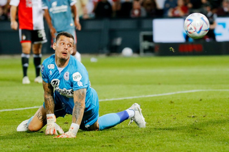 Voor niemand belangrijker dan voor een keeper? Materiaal! In deze aflevering nemen <a href="/HarmZeinstra/">Harm Zeinstra</a> &amp; <a href="/arjanheerland/">Arjan Heerland</a> je mee in de wondere wereld van keepersmateriaal! 🌟

Spotify: spoti.fi/3dbEfgp
Apple: apple.co/3S2uv6V