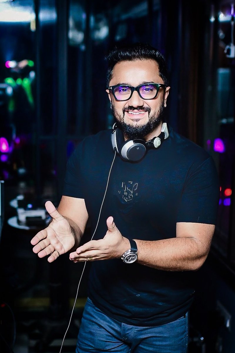 DjMohasin's tweet photo. My Happy place ! 🎧🎧🎧
•
•
•
•
•

#djmohasin #dj #djlife #djstyle #bollywood #dance #music #party #disco #clubbing #weekend #desi #indianweddings #weddings #bangaloreparties #entertainment  #chic #bangalorenightlife #bangaloreparty #smile #fun #urban #brownpeopleparty https://t.co/h5WJ2VK33A