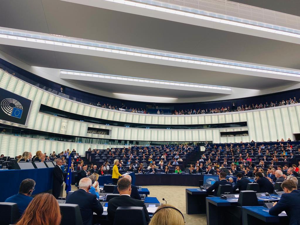💬«With #hydrogen, we need to evolve towards a mass market. #H2 can be a game changer for Europe» <a href="/vonderleyen/">Ursula von der Leyen</a>⤵️

A🆕European Bank with €3️⃣bn, to boost synergies in R&amp;I <a href="/CleanHydrogenEU/">Clean Hydrogen Partnership</a>. Let’s build the future of hydrogen!

#SOTEU <a href="/HorizonEU/">Horizon Europe 🇪🇺</a> #REPowerEU

👉clean-hydrogen.europa.eu/index_en