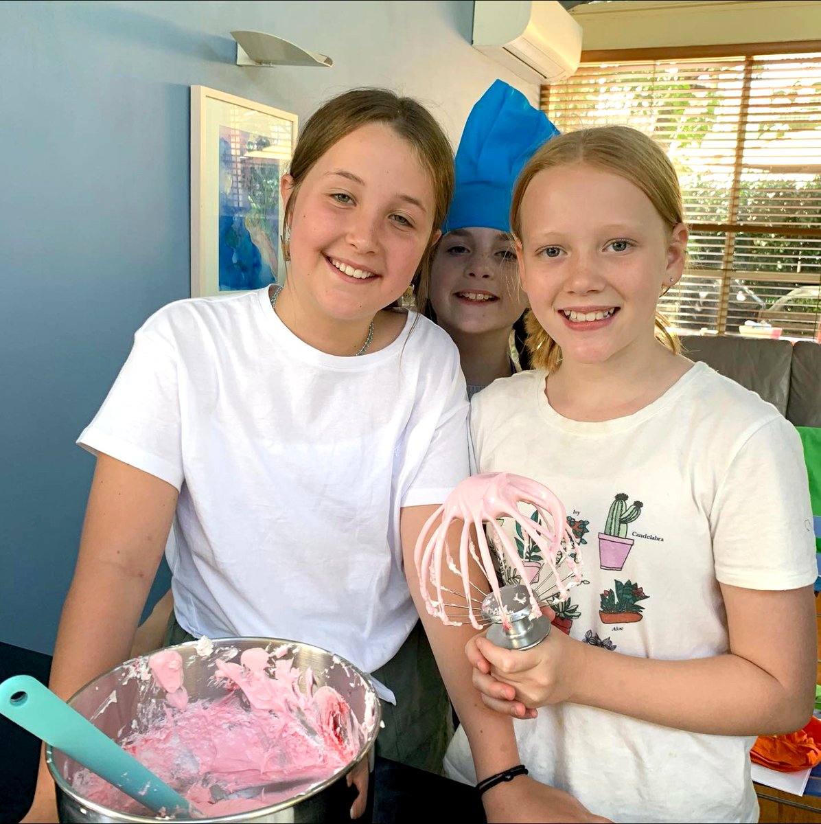 LyndeyMilan's tweet image. Have a keen mini cook (or more) at home? Book them into a cooking class these holidays: bit.ly/3eJApvk.

#lyndeymilan #homecook #homecookhero #foodie #getkidscooking #kidscookingclasses #kidsinthekitchen #cookingclasses #schoolholidayactivities #minichef #kidsclasses