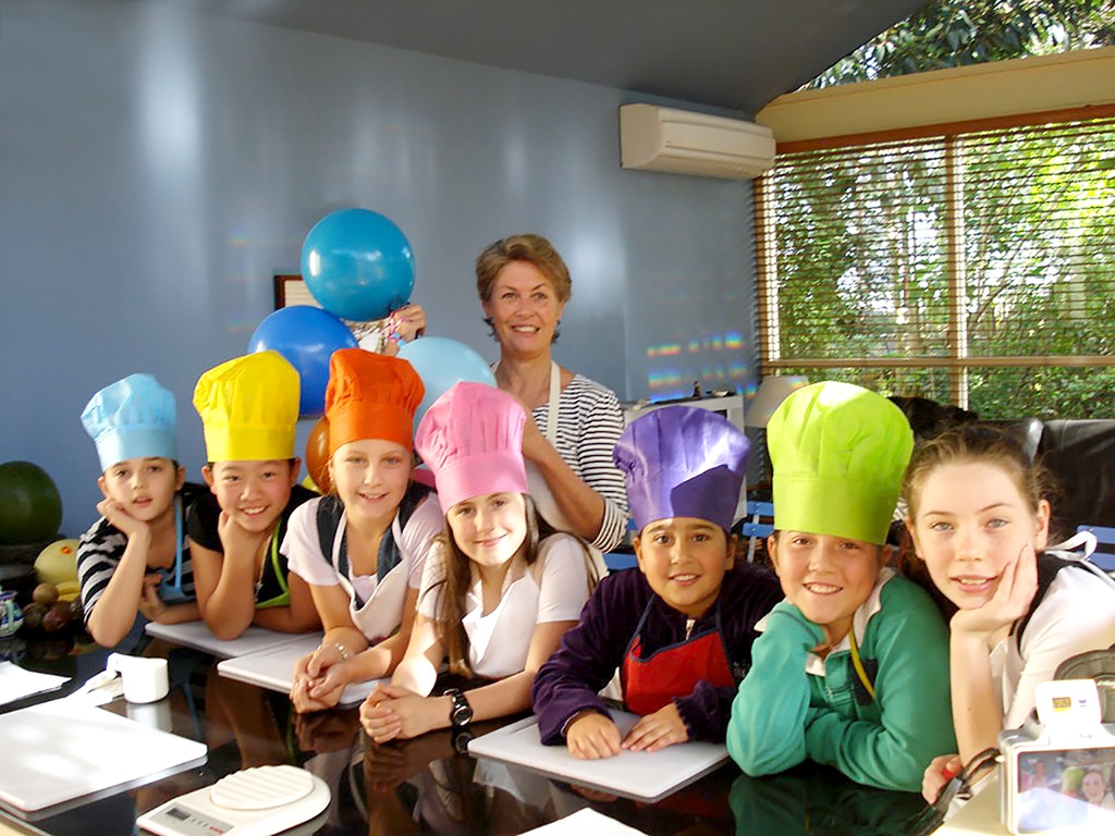 LyndeyMilan's tweet image. Have a keen mini cook (or more) at home? Book them into a cooking class these holidays: bit.ly/3eJApvk.

#lyndeymilan #homecook #homecookhero #foodie #getkidscooking #kidscookingclasses #kidsinthekitchen #cookingclasses #schoolholidayactivities #minichef #kidsclasses