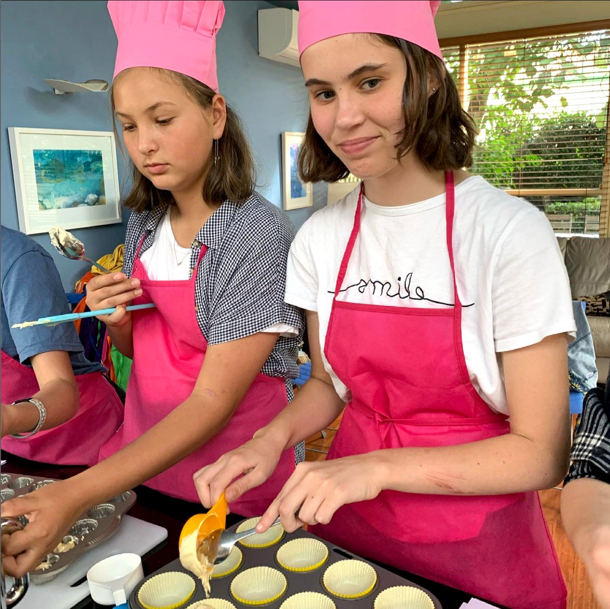 LyndeyMilan's tweet image. Have a keen mini cook (or more) at home? Book them into a cooking class these holidays: bit.ly/3eJApvk.

#lyndeymilan #homecook #homecookhero #foodie #getkidscooking #kidscookingclasses #kidsinthekitchen #cookingclasses #schoolholidayactivities #minichef #kidsclasses