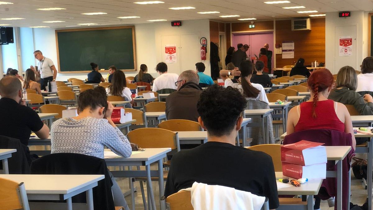 CNG_TC's tweet photo. Le concours d'accès à la profession de greffier de tribunal de commerce se déroule aujourd'hui et demain à la Maison des Examens d'Arcueil. 📝

Cette année, 14 places sont ouvertes pour 84 candidats inscrits aux épreuves. Bonne chance à tous ! 🙌 https://t.co/WBu2wgCeew