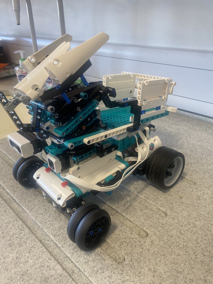 StarkPhysics's tweet image. Great to see their Mars Rover on its way! The team have worked really hard to build and code their river to take on the challenges @BoulbyLab @CarlukeHS_Sci @CarlukeHS