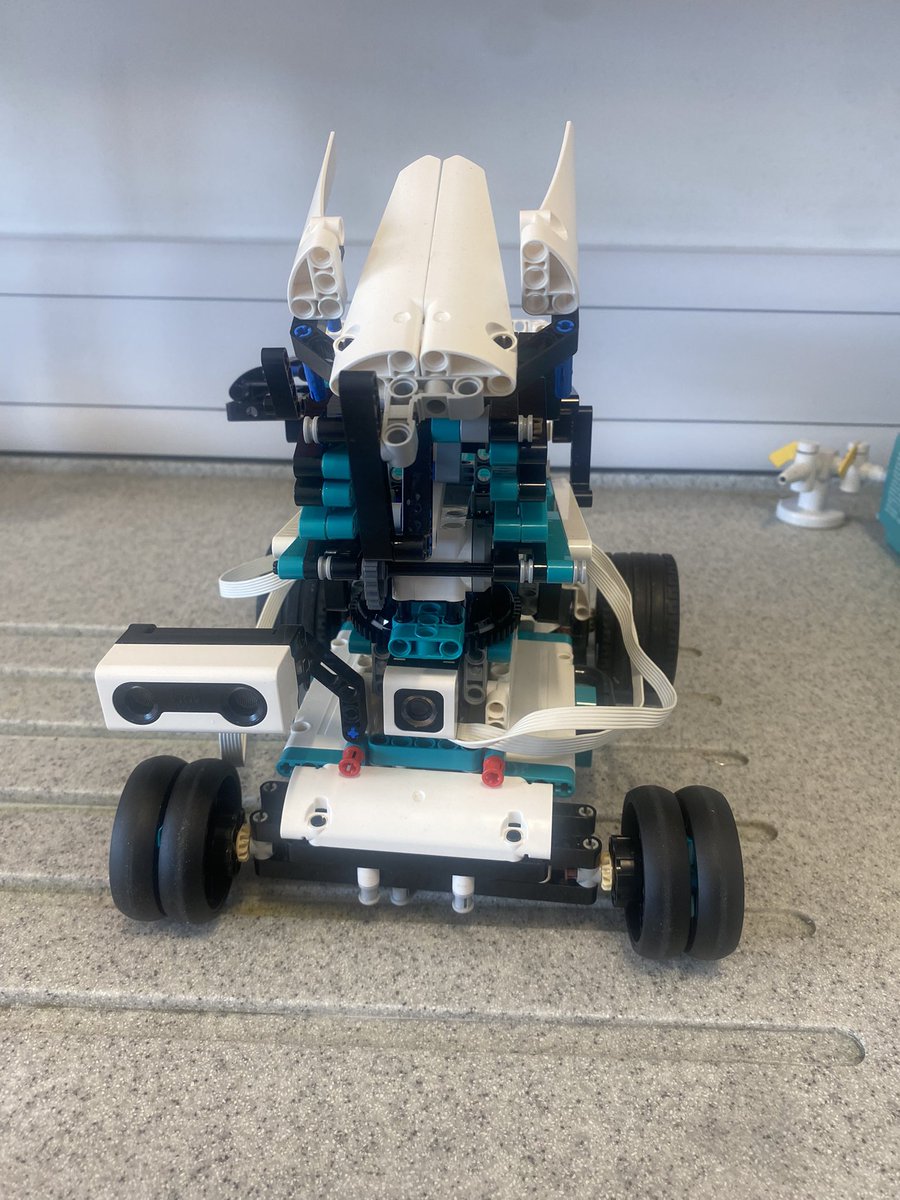 StarkPhysics's tweet image. Great to see their Mars Rover on its way! The team have worked really hard to build and code their river to take on the challenges @BoulbyLab @CarlukeHS_Sci @CarlukeHS