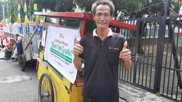 ZakatSukses's tweet photo. Seorang Kakek Penjual Kopi Pincang Kena Bogem ✨
LAZ Zakat Sukses memborong tiga pelaku UMKM sekaligus, yaitu penjual kopi (Muhammad Zaki), ketoprak (Rudi), dan pedagang bakpau (Wawan).
Baca berita selengkapnya melalui : https://t.co/nDBwOqpIxB
#SHUTDOWN #JENOrunwaydebut #Bogem https://t.co/rCi48AMhD7