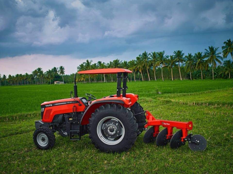 AmtecTafe's tweet photo. TAFE 7515 with superior power and versatility built with one-of-a-kind features for unrivalled comfort, productivity, and safety!
 
*Available at #AmtecTractors 

Contact us today to own a #TAFE! Tractors range from 35 HP to 100 HP.

Call/Whatsapp +263715811589/ +263778214011. https://t.co/3lqDIYO9wF