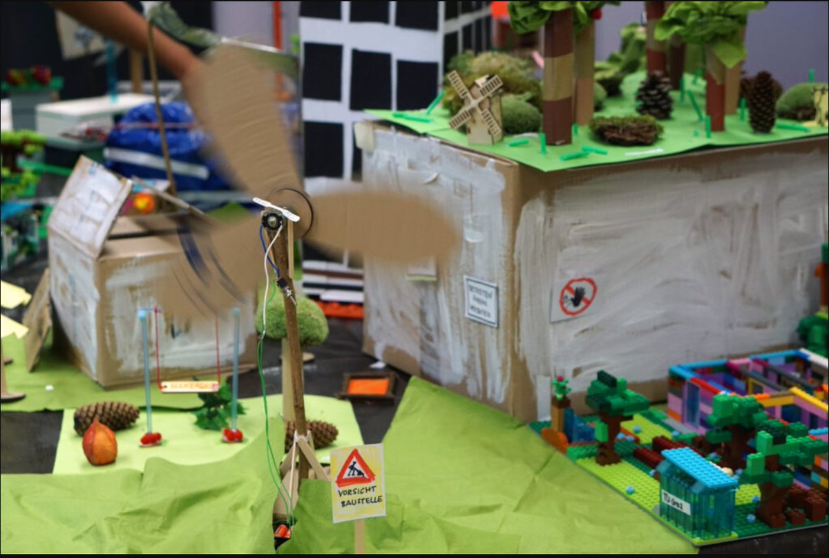BerniSpieler's tweet photo. Tagung "#Making & more" @DIZH_ZH #MakingimUnterricht @phzuerich Workshop #2: "5 Jahre #MAKERDAYS for #kids: #Machen und #Lernen" @mar_gra__ #TUGraz erzählt von länderübergreifende Erfahrungen inklusive #Making-Aktivitäten zum Ausprobieren. Anmeldung:https://t.co/MxJcNyFh60 https://t.co/Yg7NlFSnw9