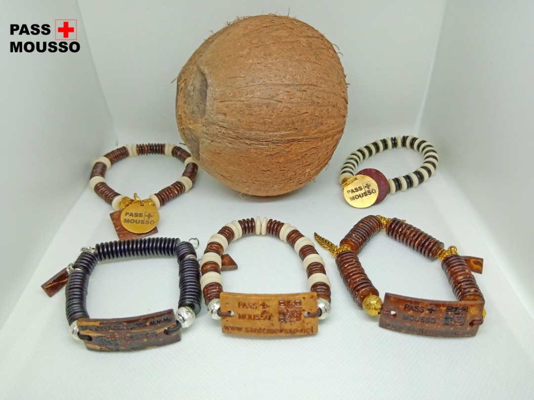 [INNOVATION - COTE D'IVOIRE ] Elle crée un #bracelet connecté qui contient les données utiles à une prise en charge rapide et sûre des #malades et des blessés. 👉  santemousso.net #sante #afropreneuriat #entrepreneuriatafrocaribeen