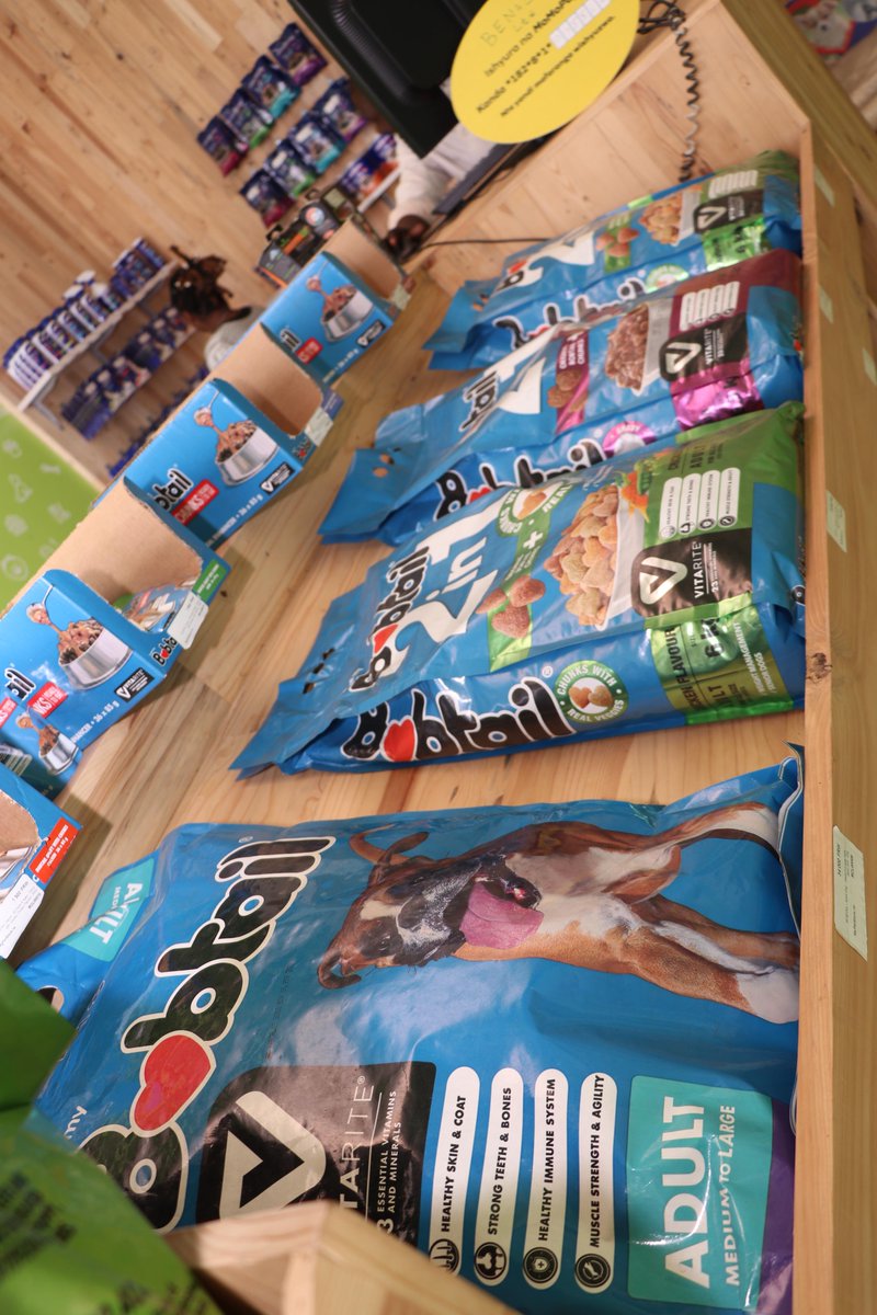 MyPetStoreRw's tweet photo. Pet food fit your pet's pawsonality 🐾
Come and browse some deelishias pet food at our @mundi_center location.
Like, comment with a tag and share it with your friends or family who have pets to spread the word 🐶🐱

#PetFood #RwOT https://t.co/rcwn5Etneu