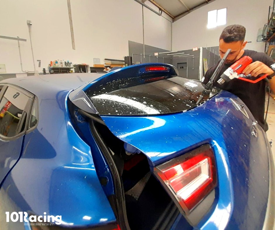 101Racing's tweet photo. Hoy hemos realizado en nuestro taller un laminado completo para este Reanult 🚘😊 . Nuestro servicio se realiza durante la mañana. Puedes dejarlo perfectamente en la instalación y cuando salgas de trabajar tendrás tu coche a punto. 👉https://t.co/f6hOZWkIqp https://t.co/NoixfhqET2
