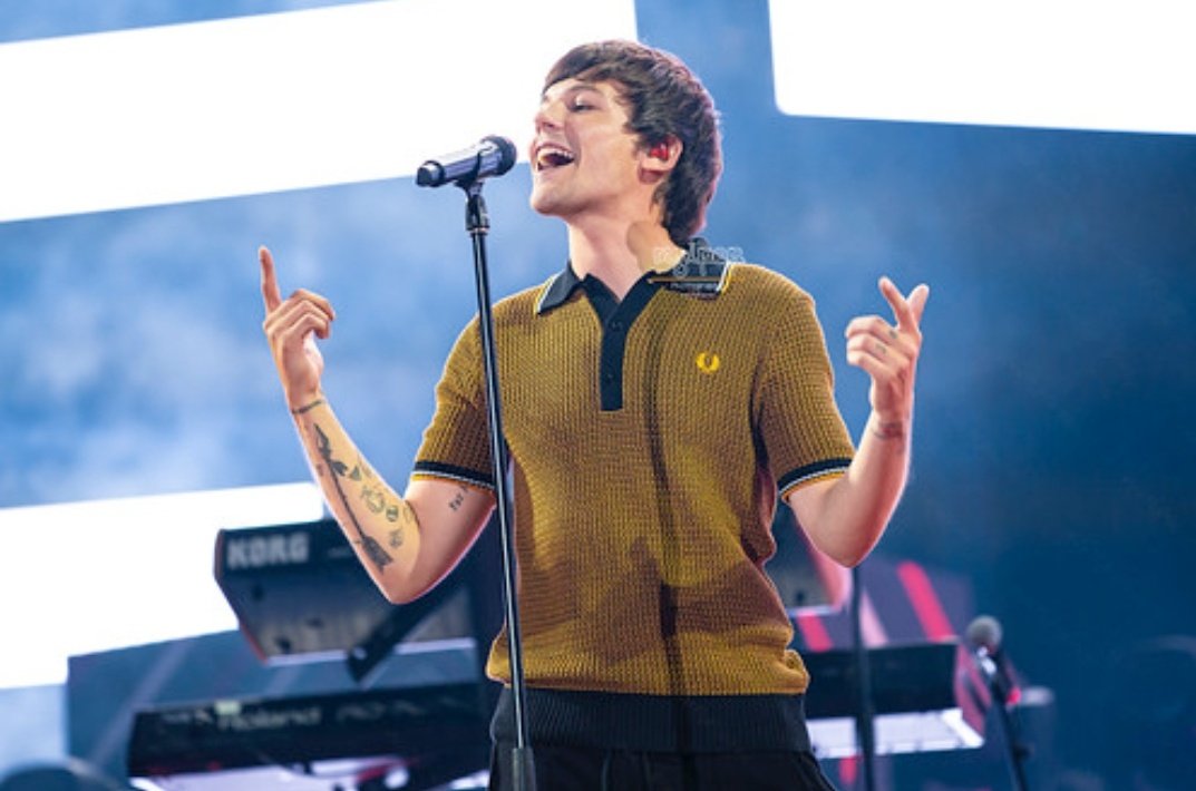 OneDirecSpain's tweet photo. ⏪ | Hoy, hace tres años (14 de Septiembre del 2019), @Louis_Tomlinson actuaba como cabeza de cartel en el festival #CCME en Madrid 🎤

Fue la actuación más esperada de la noche y nos sorprendió con nuevas canciones como "Defenceless" o "Too Young" 🎶 ¡INCREÍBLE! 😍 https://t.co/evWI5j3GUC
