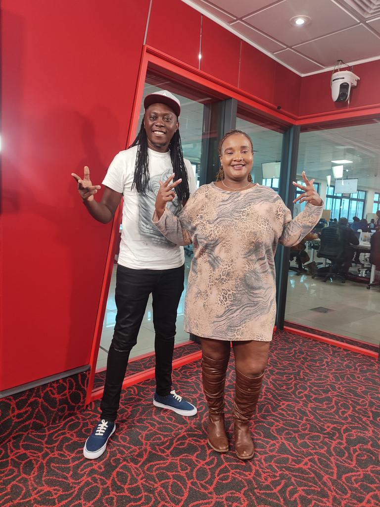 It's Wednesday na Ivo ndo tunaingia kwenye wadada na wababa uko wapi unasikiza show ukiwa na nani tukubig up on <a href="/104/">鰯</a>.5 <a href="/vybezradioke/">Vybez Radio</a> <a href="/deejaypatiz/">DEEJAY PATIZ</a> <a href="/browngalnessa/">browngal a gal nessa</a> #vybeayard 🔥🔥🔥
