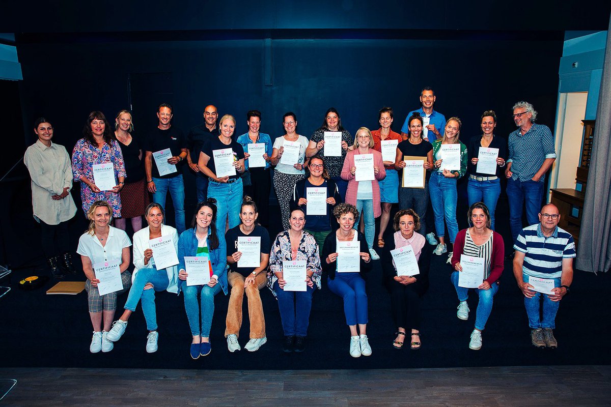 Wij danken alle deelnemers die zich begin juli hebben laten certificeren tot ‘Specialist Meidenvenijn’. Dat ze hard nodig zijn bewijst het volgende artikel: nos.nl/l/2444516 #meidenvenijn #pesten #onderwijs <a href="/GezondeSchoolNL/">Gezondeschool.nl</a> <a href="/kinderpost/">Kinderpostzegels</a> <a href="/veiligopschool/">School & Veiligheid</a>