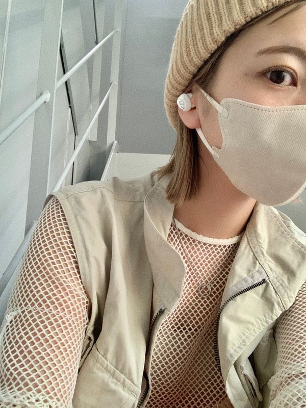 SOUNDPEATS_JP's tweet photo. イヤホンはファッションの一部!✨
女の子は特に見た目の可愛さ、オシャレさにこだわりたいのが本音ではないでしょうか?😊🌺
かわいいデザインと機能面を重視したい方に #SOUNDPEATSMiniPro ワイヤレスイヤホンをおすすめします🎧
🎀モデル:かとまりさん https://t.co/krwVz3y8WG