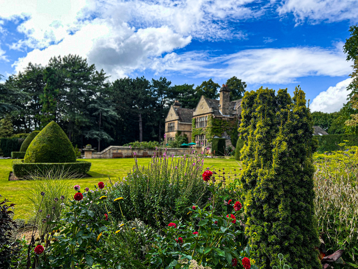 FischersBaslow's tweet photo. Once you step inside our Country House Hotel you will feel right at home. Our team have everything in place to make your stay truly delightful and one to remember ❤️ #FischersBaslow #BaslowHall #LuxuryBreak #ThreeRosette #FourStar #CountryEscapes #PeakDistrict #FoodieBreaks https://t.co/fKpJyff52e