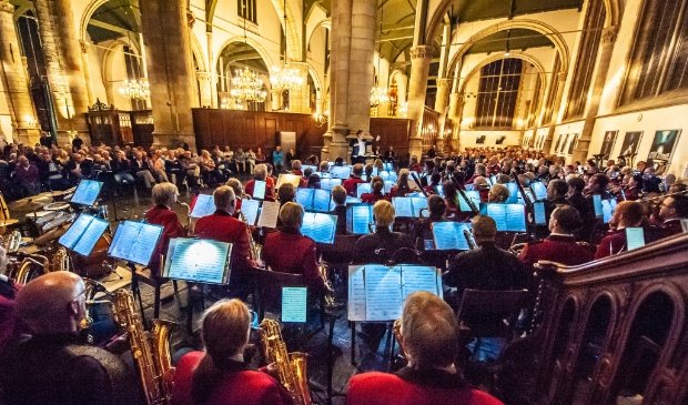 HKgoudsepost's tweet photo. Gezamenlijk uniek concert van muziekkorps uit zusterstad Kongsberg met de Pionier en Sint Caecilia  -  https://t.co/KPd1Zf5mrm https://t.co/rlcegxTGyh