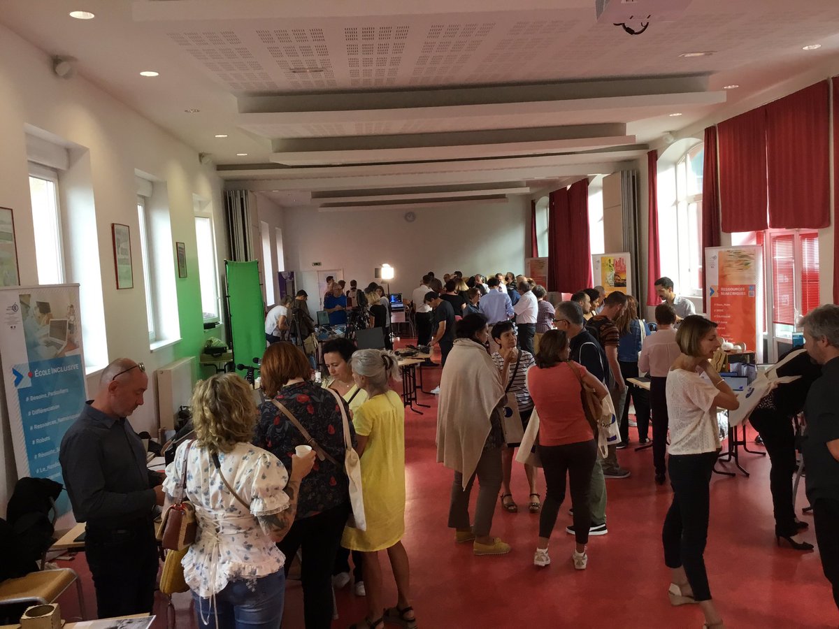dane_nancy_metz's tweet image. Salon des usages dans le territoire éducatif rural des Vosges Ouest en vue de la mise en place de 4 laboratoires numériques dans le bassin d’éducation et de formation dans le cadre du projet #PLANETE_FEDER.
#ÉcoleSurTousLesTerritoires 
#ÉcoleNumérique 
#numérique