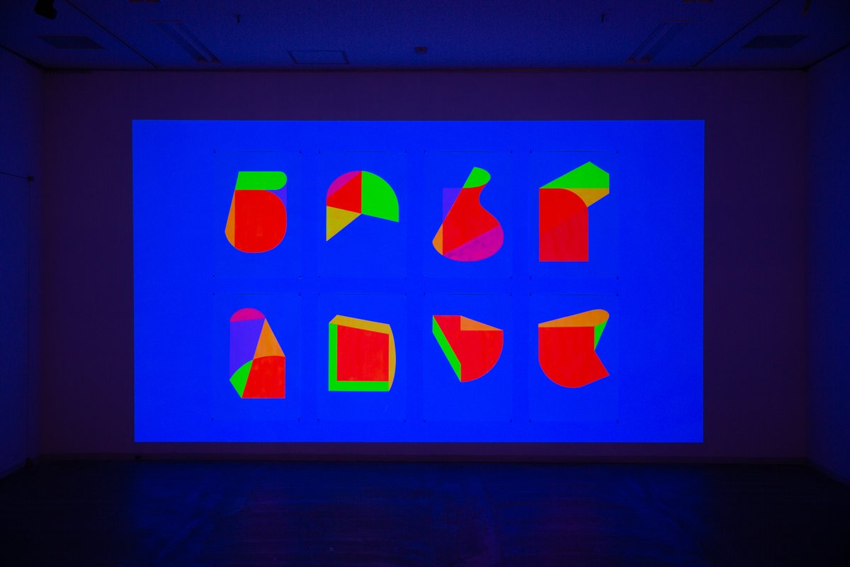 IkedaMitsuhiro's tweet photo. Mitsuhiro Ikeda
Blue Moment : みかんの眺め
2022
acrylic on paper
video projection
installation view at A&amp;D Gallery https://t.co/2muFhuyS88