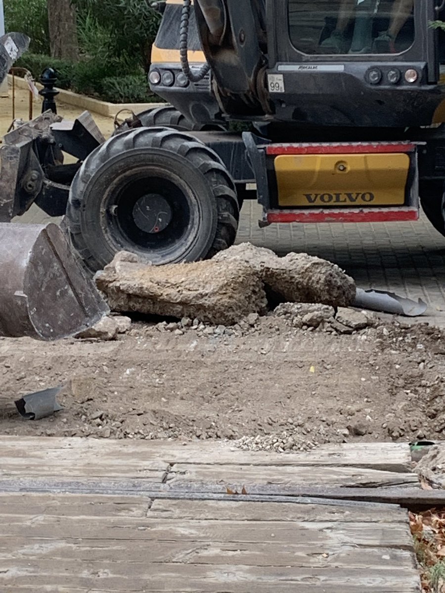 jpglorca's tweet photo. @bernabepaco Es el #Pasoanivel de #LasAlamedas de #Lorca,de la infraestructura ferroviaria que sirvió,hasta 1984,para comunicar #Andalucia con el norte de #España y hasta hace un año,para que circularan los trenes de cercanías.
Vemos las obras de destrucción pero no las d la nueva alternativa https://t.co/zgq013RduM