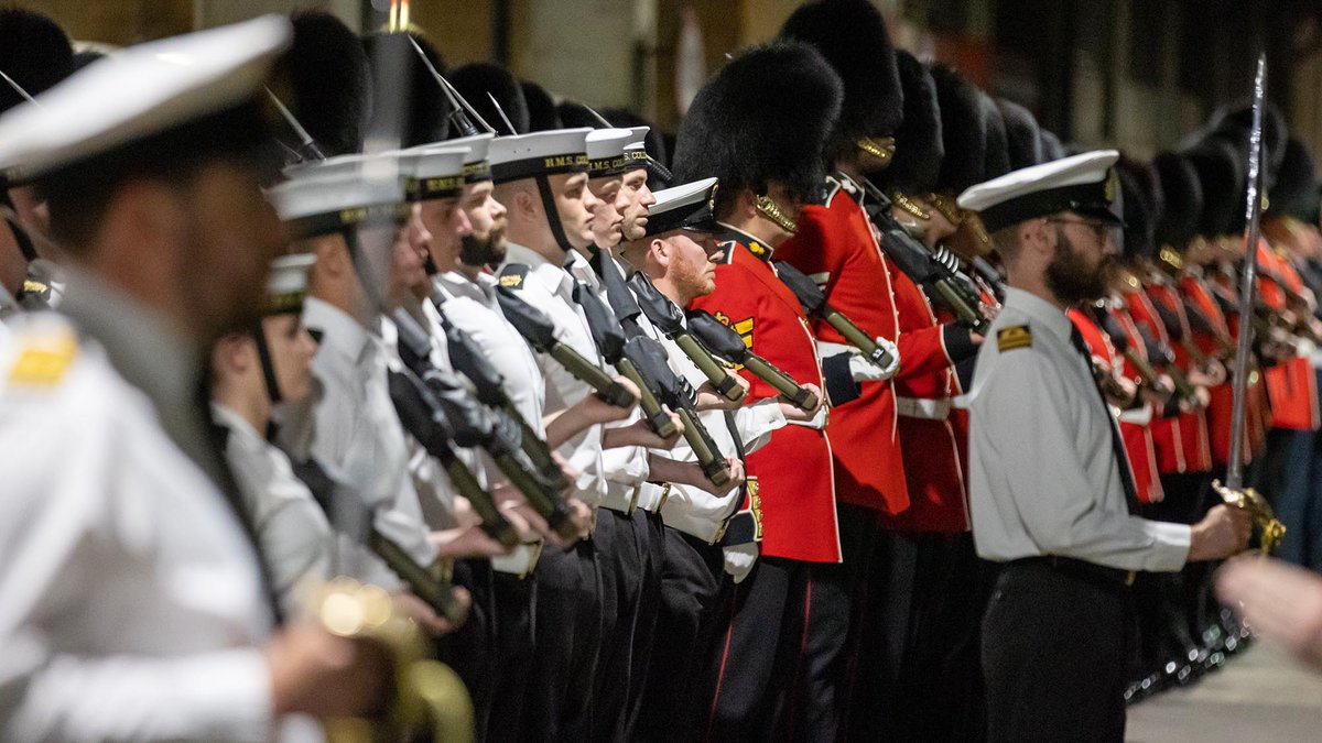 NavyLookout's tweet photo. In the early hours of this morning RN personnel participated in a full scale rehearsal for the Queen's Funeral to be held in London on Monday.

#OpLondonBridge #QueenElizabethII https://t.co/6Vct6BP73Y