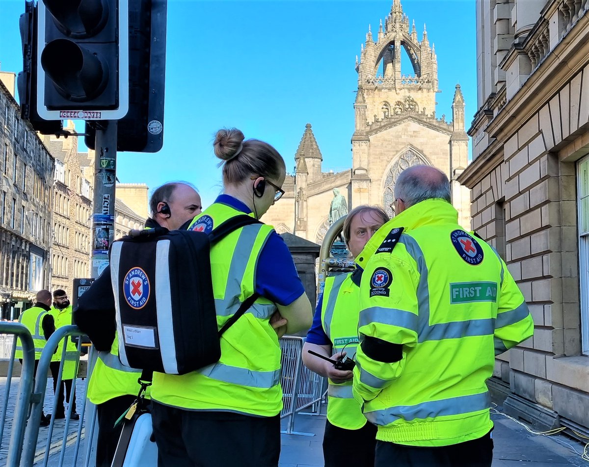 StAFirstAid's tweet photo. We were honoured to provide support to the public in Aberdeen, Dundee and Edinburgh following the death of Her Late Majesty Queen Elizabeth II. Our volunteers mobilised to provide 24 hour coverage at short notice to ensure people were able to pay their respects and mourn safely. https://t.co/uhOPSnnZUz