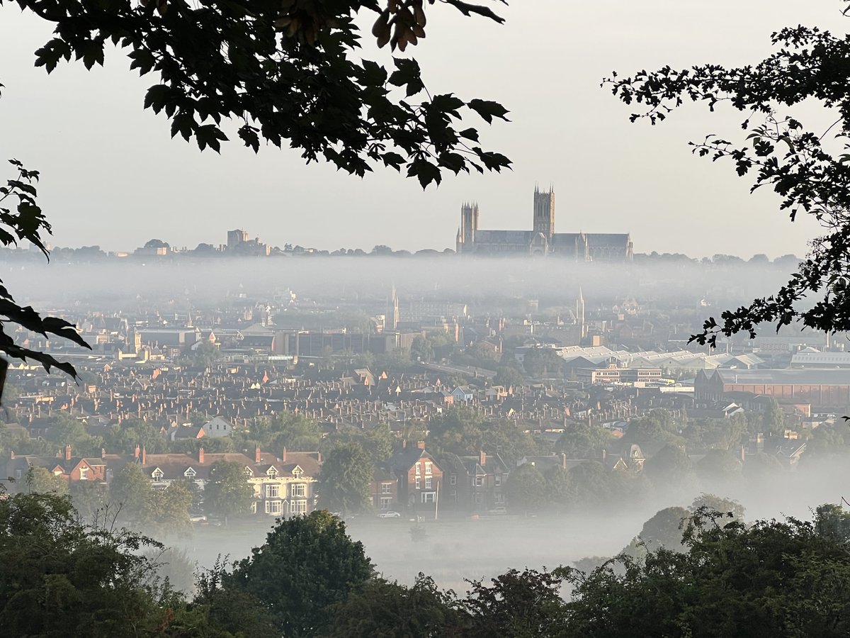 kidnapped_teddy's tweet image. Lovely 5 mile morning walk, taking in Cross o’Cliff orchard &amp;amp; Lincoln south common.

#Cathedralviews
#freeapples